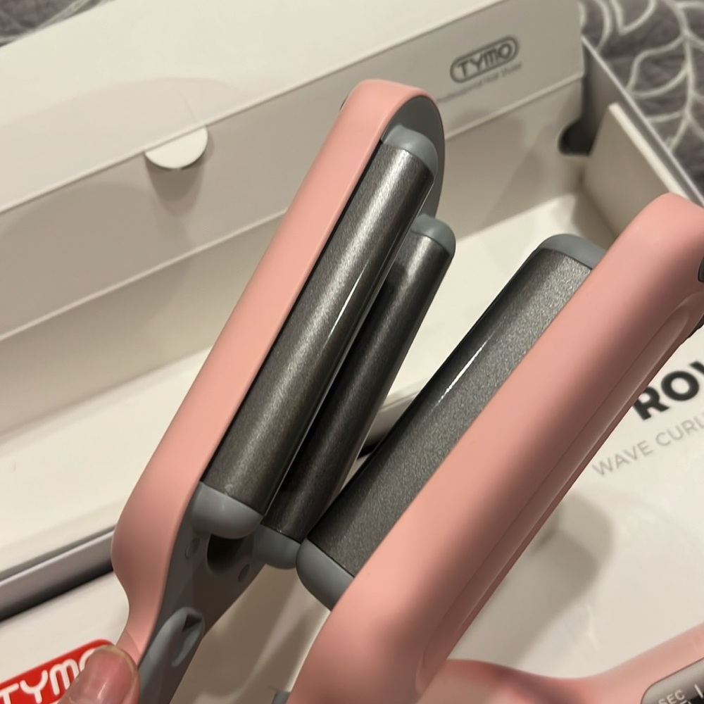 TYMO ROVY Pink Wave Curling Iron - Picture 3 of 3